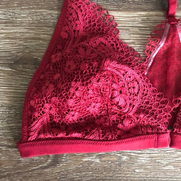 Victoria’s Secret Body by Victoria bralette - Picture 3 of 7